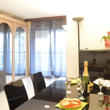Studio Cabine A 200M De Port Frejus, Plage, Commerces, Terrasse, 4 Couchages, Menage Inclus - Fr-1-226A-31 外观 照片