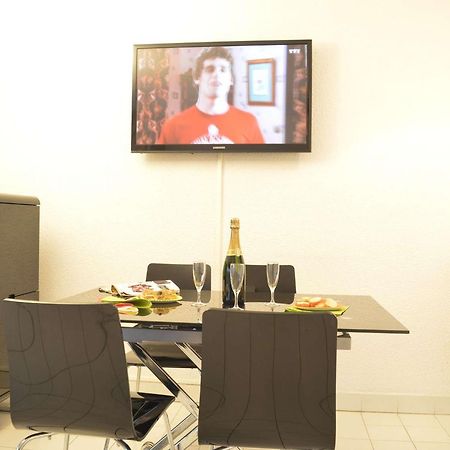 Studio Cabine A 200M De Port Frejus, Plage, Commerces, Terrasse, 4 Couchages, Menage Inclus - Fr-1-226A-31 外观 照片