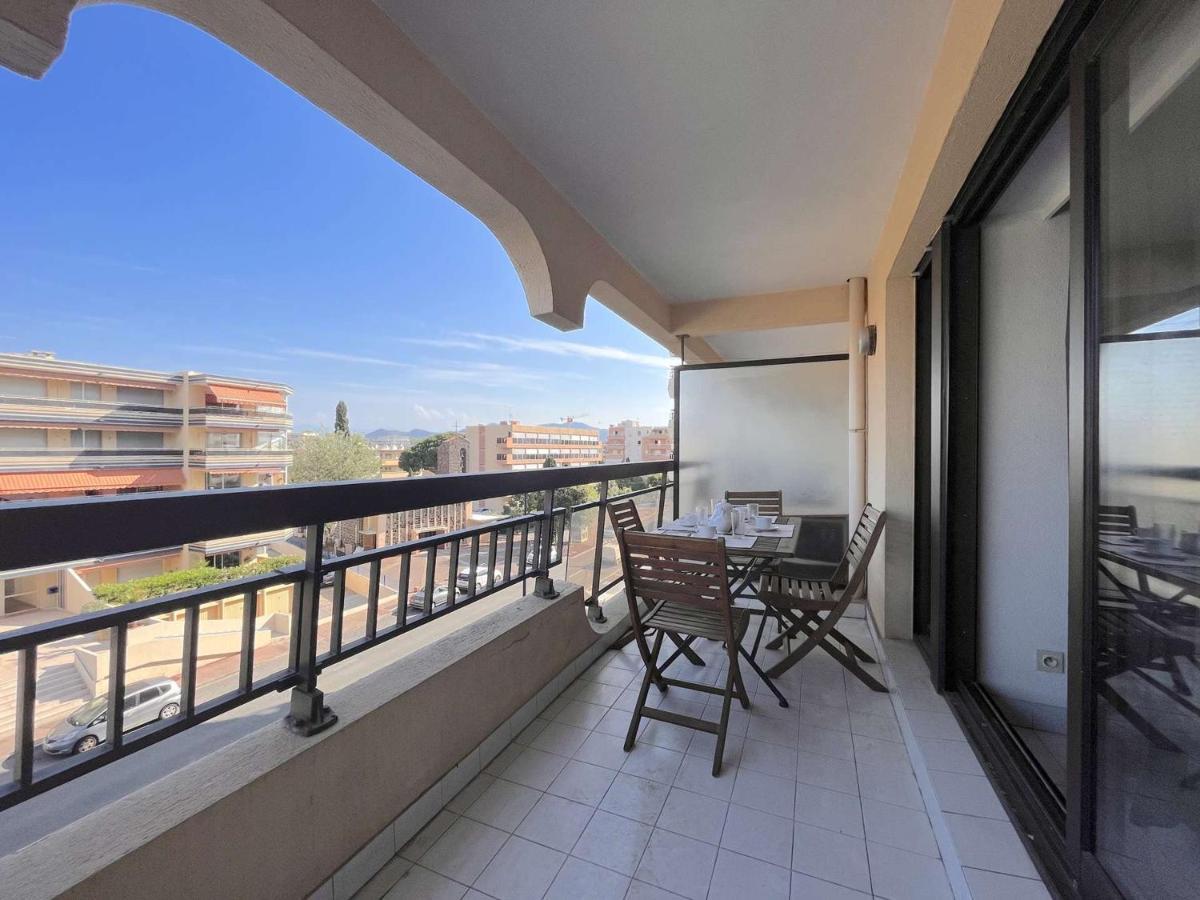Studio Cabine A 200M De Port Frejus, Plage, Commerces, Terrasse, 4 Couchages, Menage Inclus - Fr-1-226A-31 外观 照片