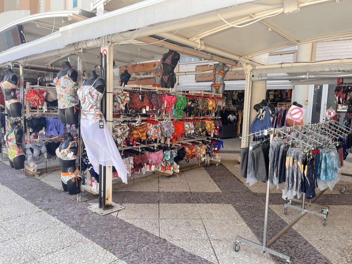 Studio Cabine A 200M De Port Frejus, Plage, Commerces, Terrasse, 4 Couchages, Menage Inclus - Fr-1-226A-31 外观 照片