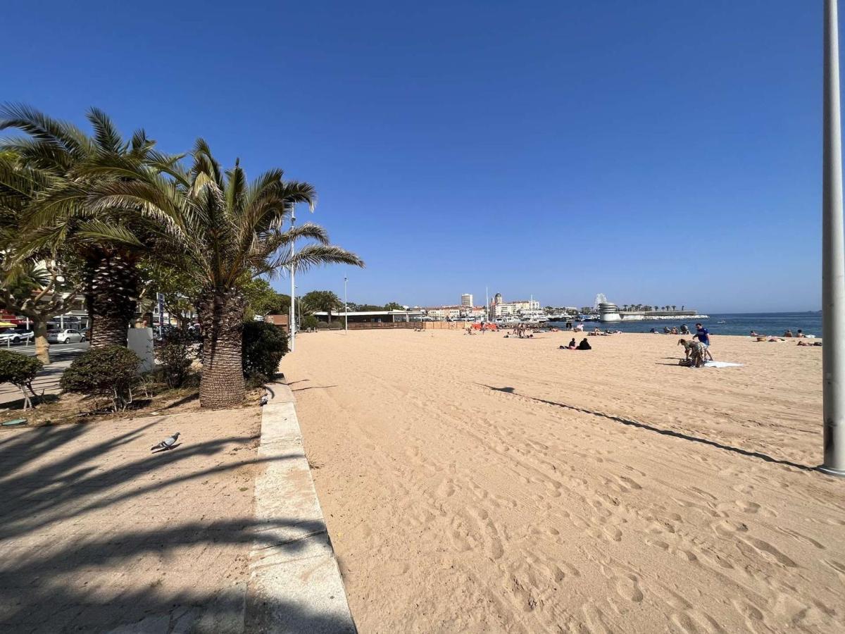 Studio Cabine A 200M De Port Frejus, Plage, Commerces, Terrasse, 4 Couchages, Menage Inclus - Fr-1-226A-31 外观 照片
