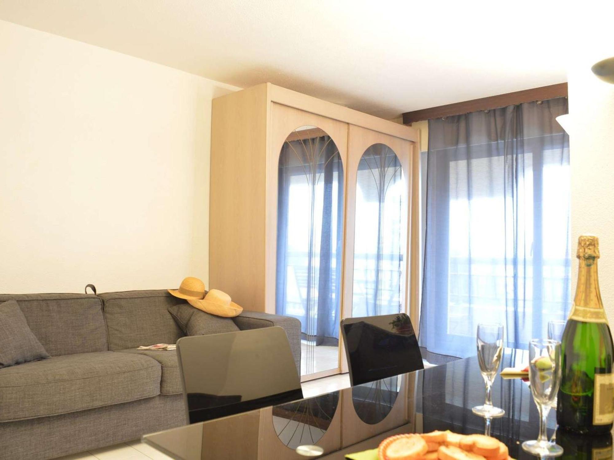 Studio Cabine A 200M De Port Frejus, Plage, Commerces, Terrasse, 4 Couchages, Menage Inclus - Fr-1-226A-31 外观 照片