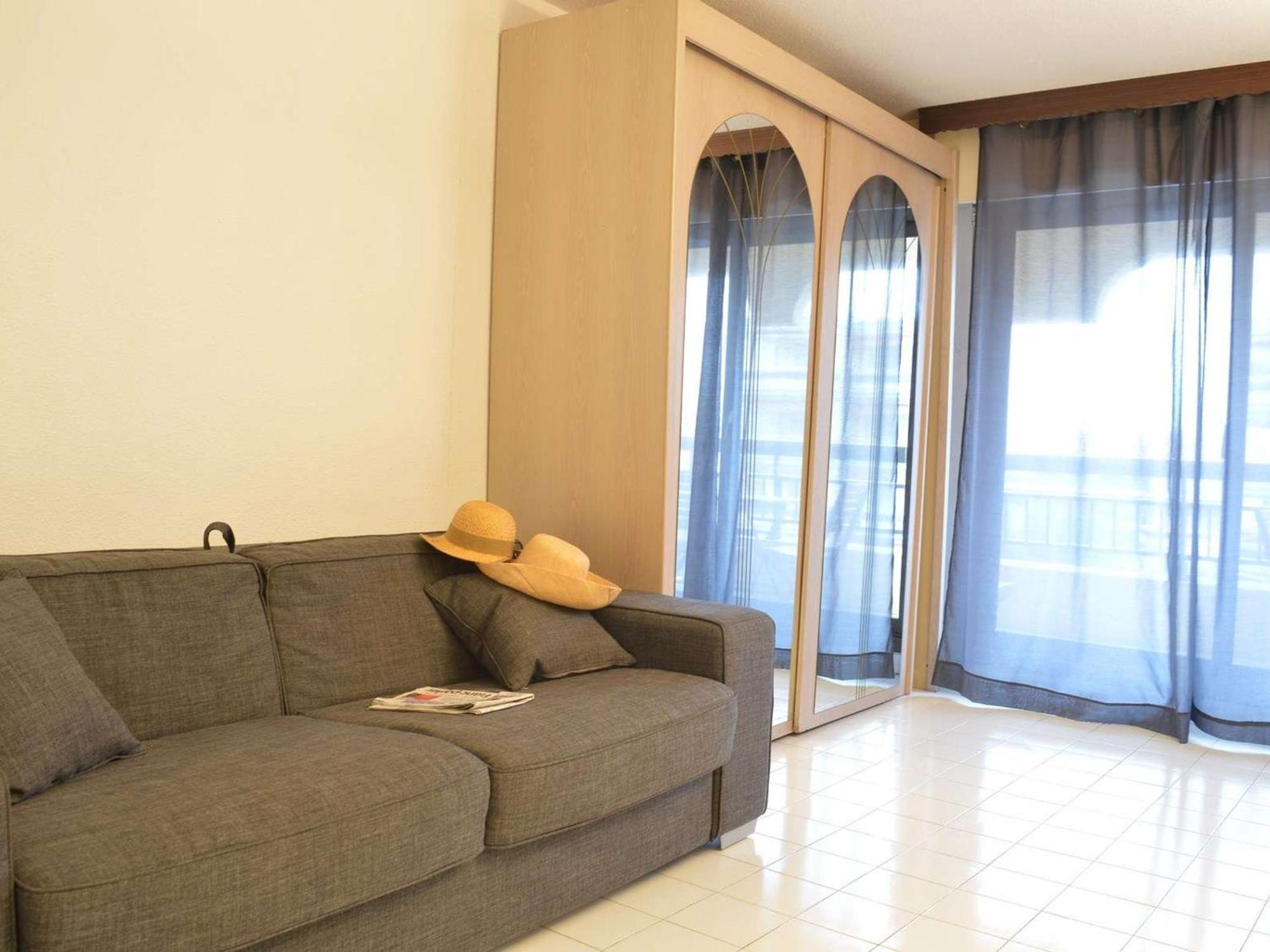 Studio Cabine A 200M De Port Frejus, Plage, Commerces, Terrasse, 4 Couchages, Menage Inclus - Fr-1-226A-31 外观 照片