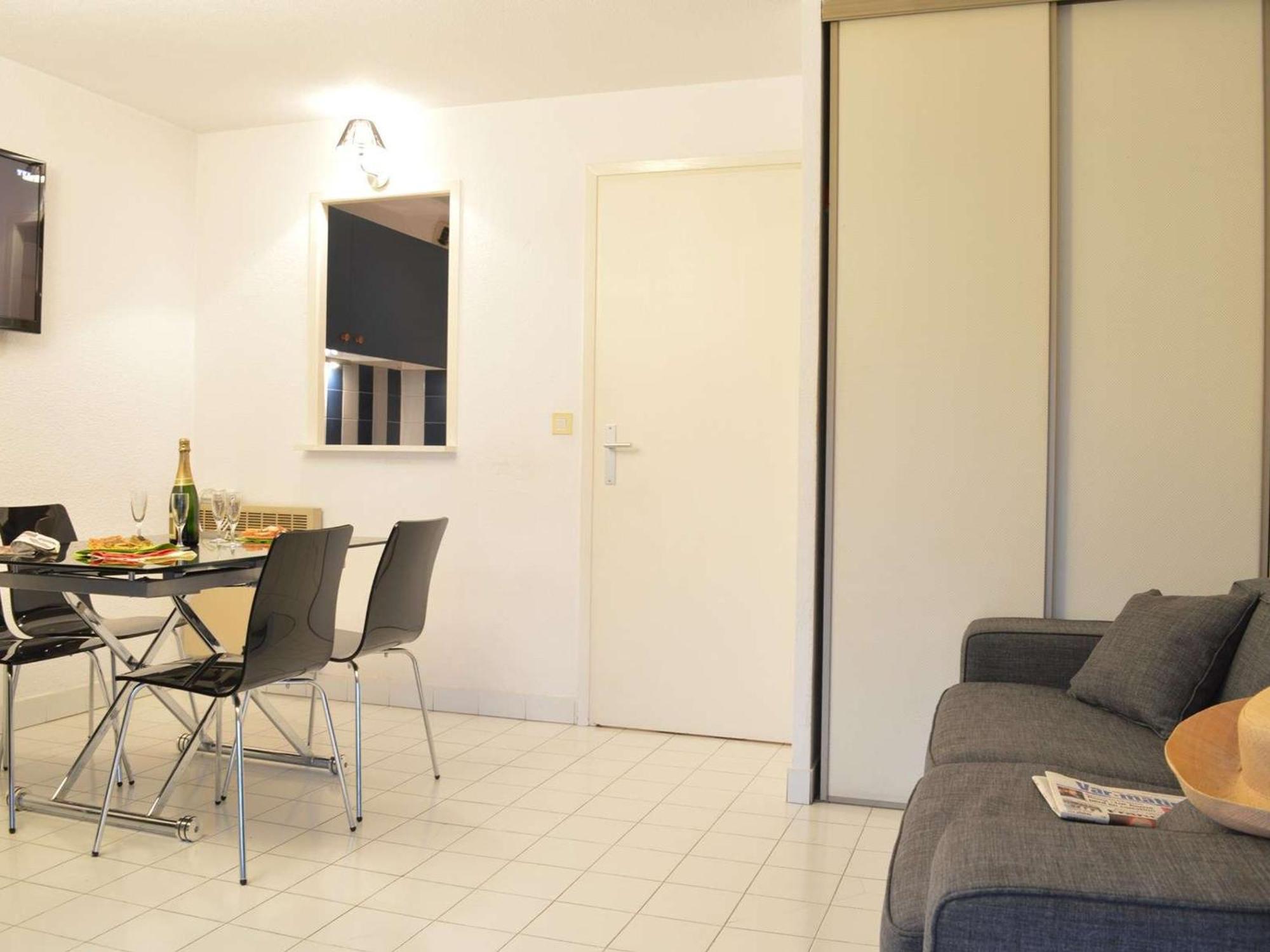 Studio Cabine A 200M De Port Frejus, Plage, Commerces, Terrasse, 4 Couchages, Menage Inclus - Fr-1-226A-31 外观 照片