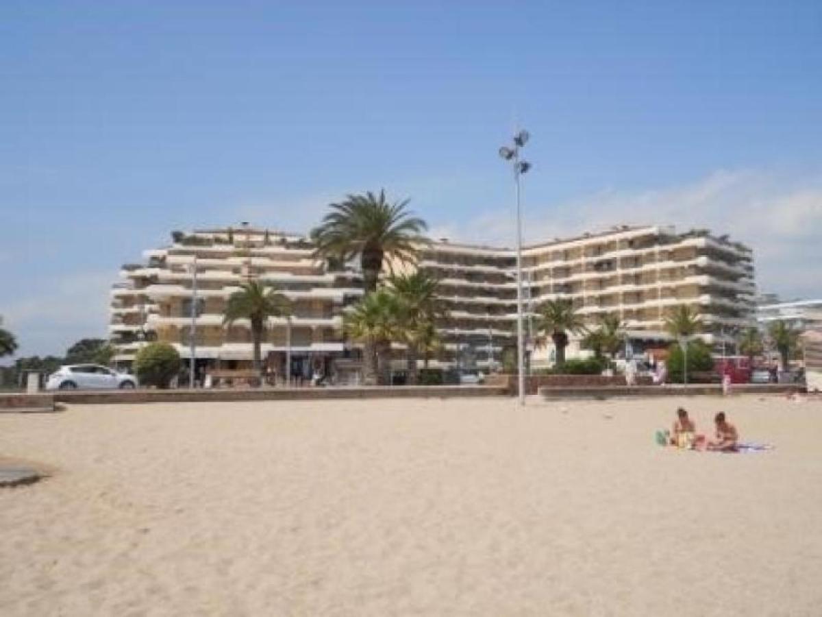 Studio Cabine A 200M De Port Frejus, Plage, Commerces, Terrasse, 4 Couchages, Menage Inclus - Fr-1-226A-31 外观 照片